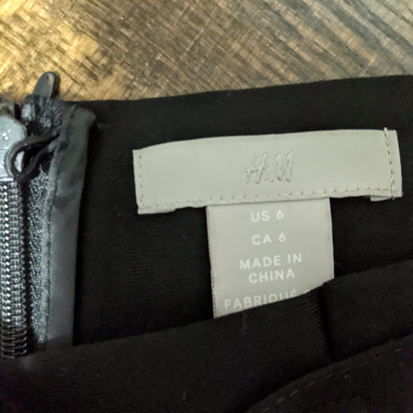 H&M black tulip skirt with pockets and belt tie - Picture 2 of 3